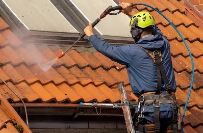 Démoussage et hydrofuge de toiture à Bonloc